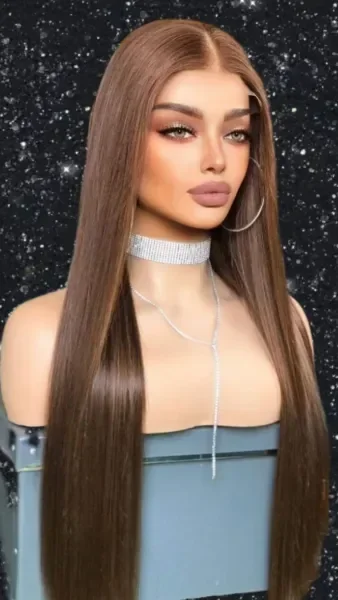 אישה אלגנטית עם פאה איכותית מבית Samuel-wigs